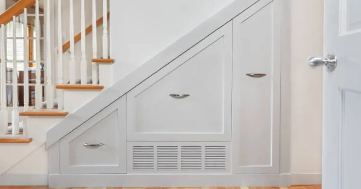 White under stairs room spandrel
