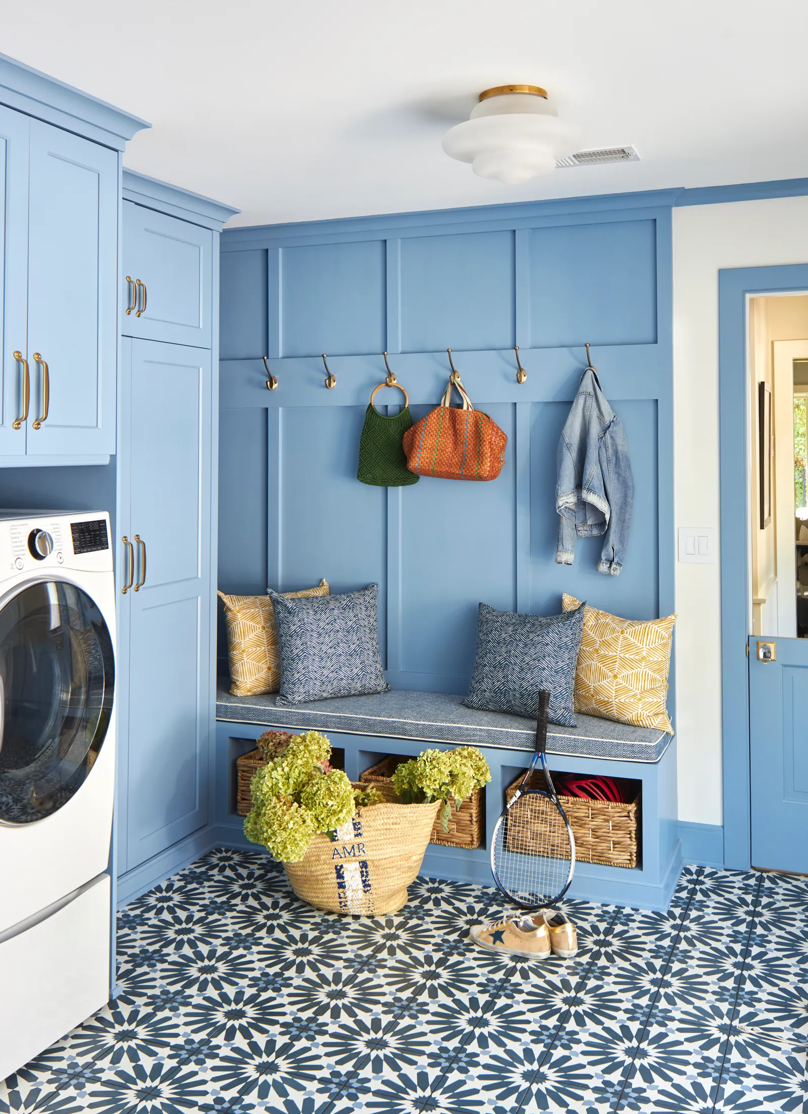 Stylish decor and color schemes of laundry room