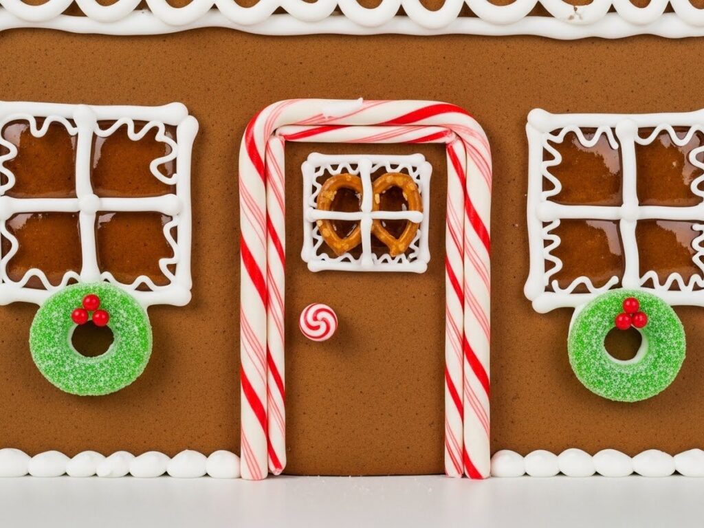 Photo-Ready Gingerbread House